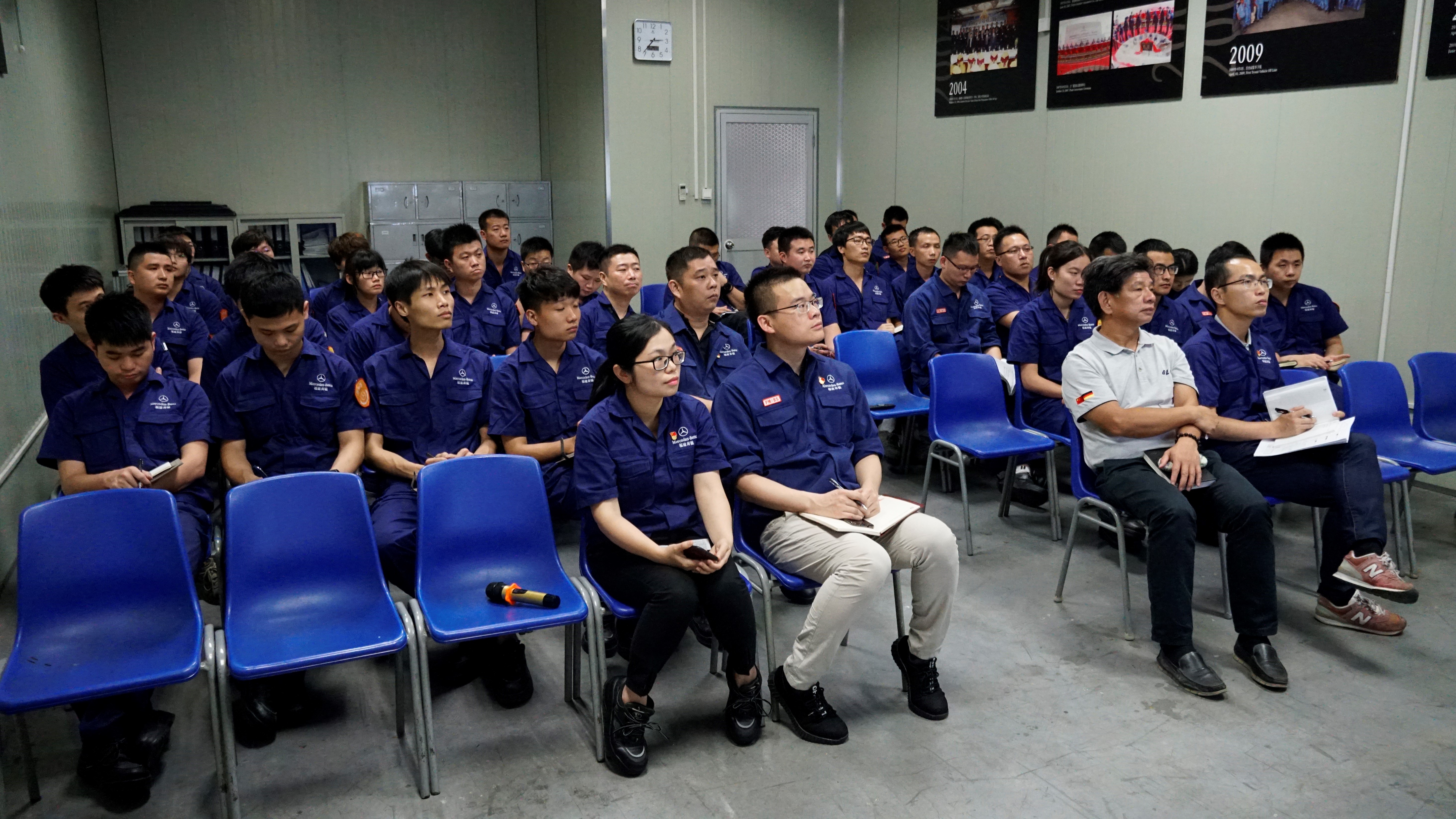 “星徽性爱影片
”五期学员以及车间干部近60人共同讲座 “星徽性爱影片
”五期学员以及车间干部近60人共同讲座