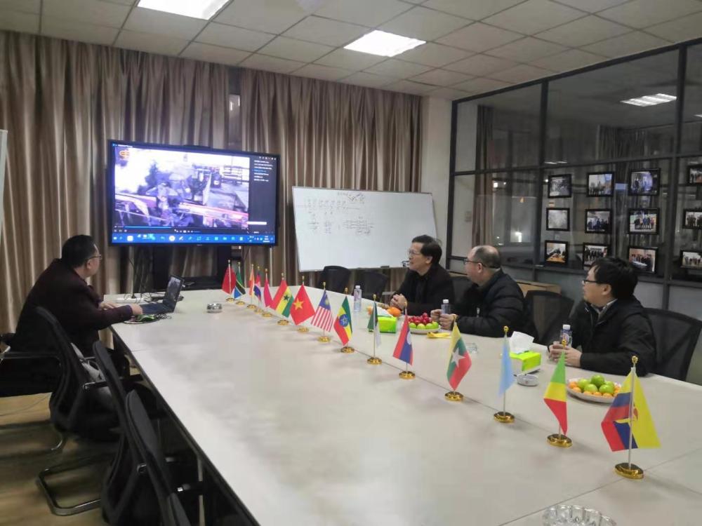 性爱影片
党委陈为旭书记一行到校友企业福建金泉集团走访调研-5e811a818139580a 性爱影片
党委陈为旭书记一行到校友企业福建金泉集团走访调研-5e811a818139580a